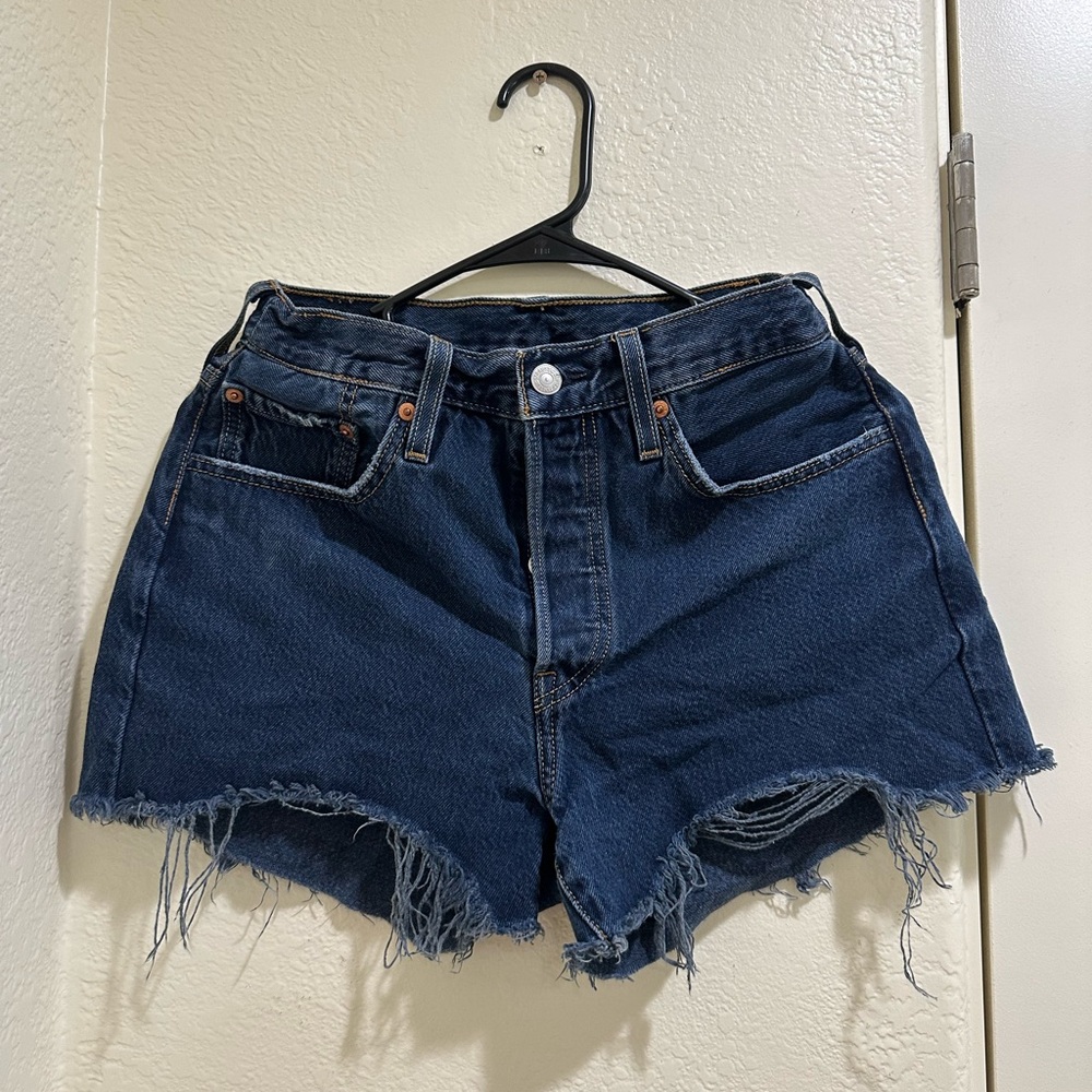 Levi’s short jean.